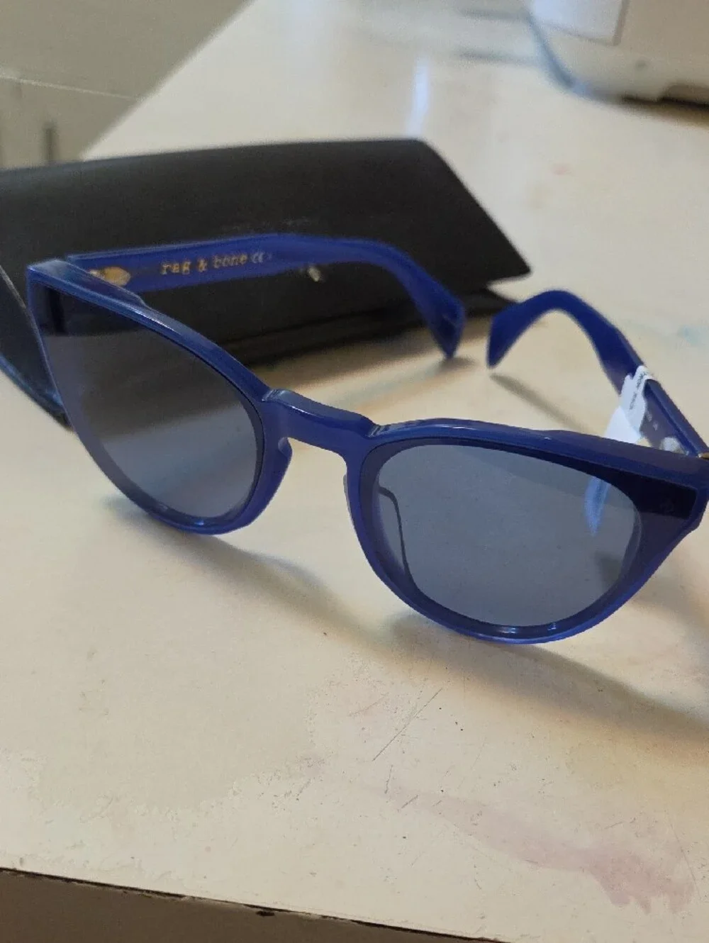 rag & bone Blue Cat-Eye Sunglasses with Black Case